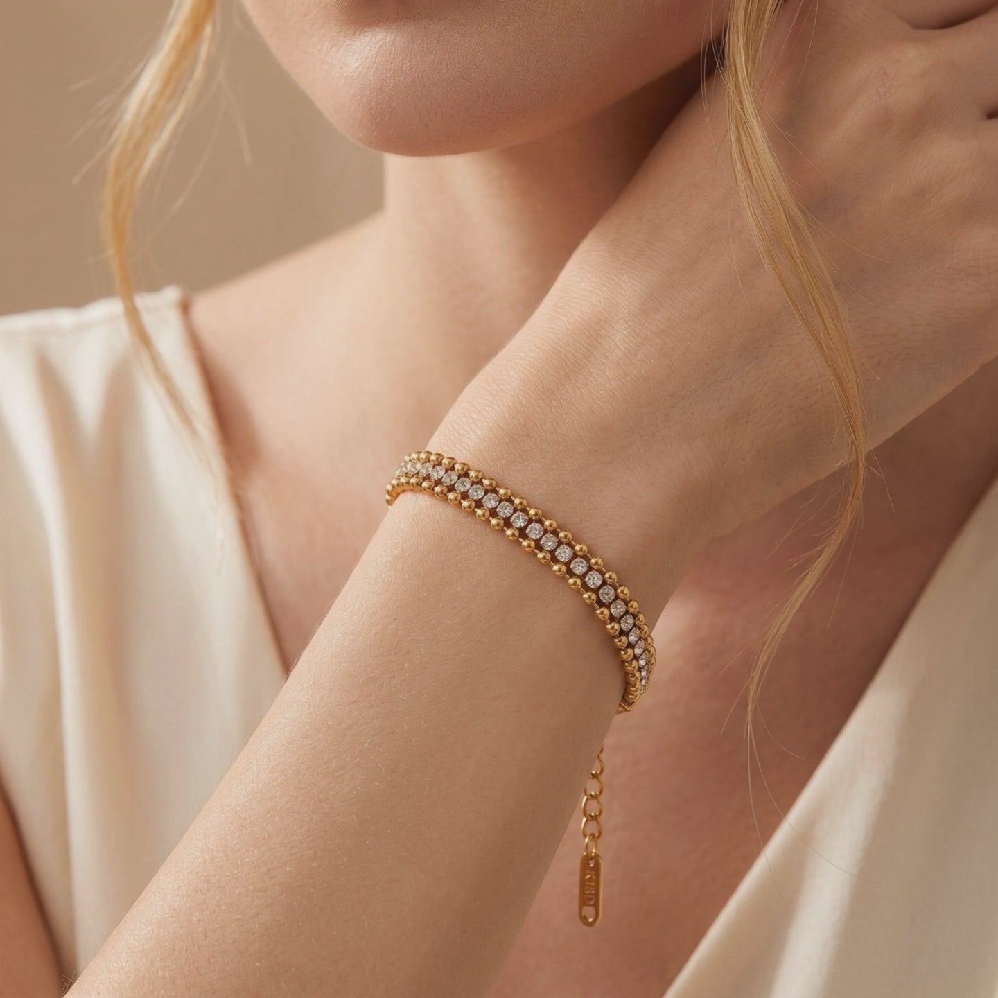 YLQ49423-bracelet lifestyle video