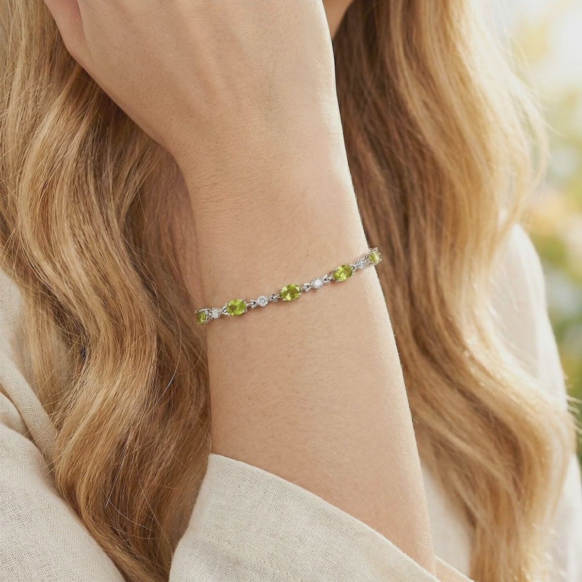 A video showcasing the oval simulated peridot tennis bracelet crafted in solid gold.