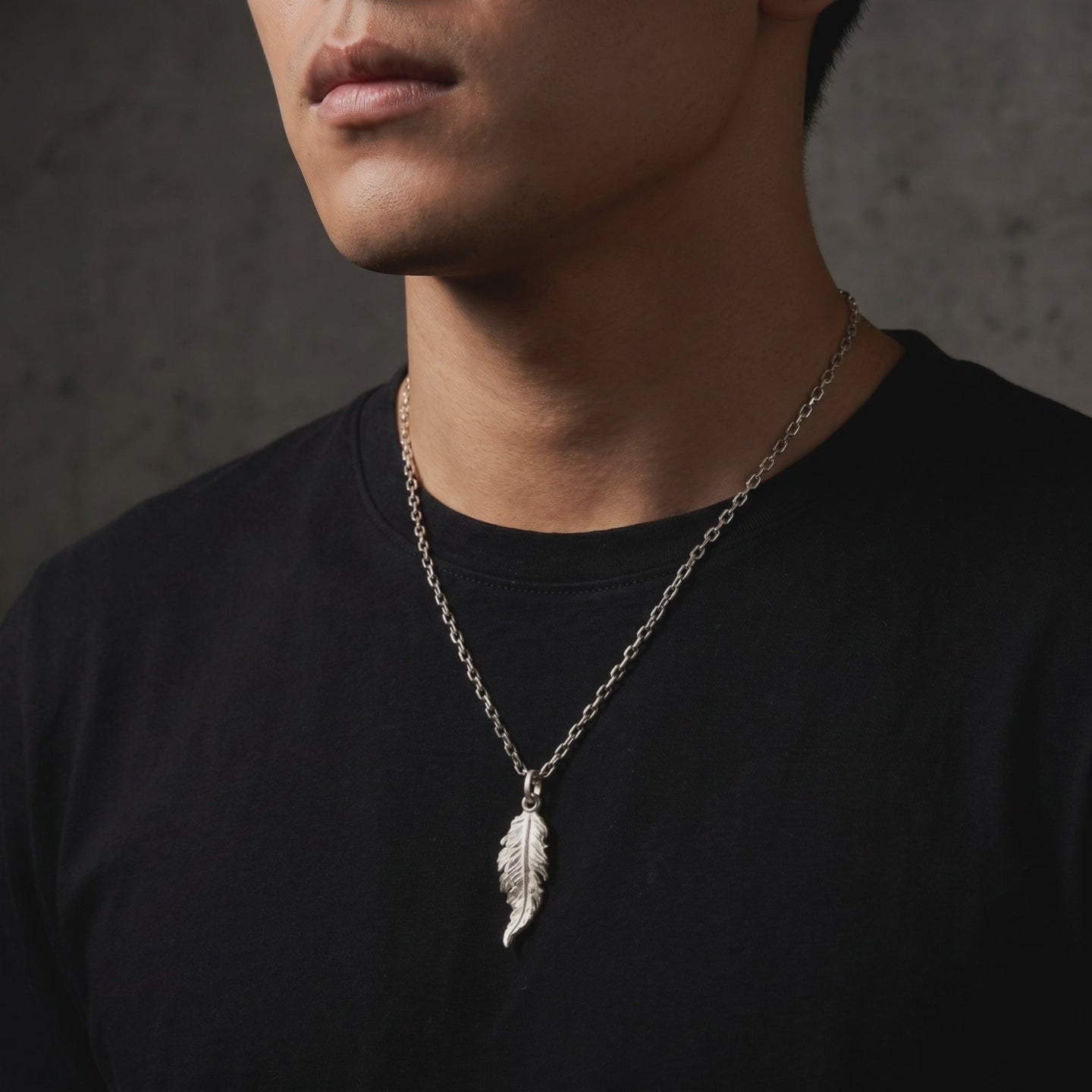 YLQ50116-Necklace lifestyle video