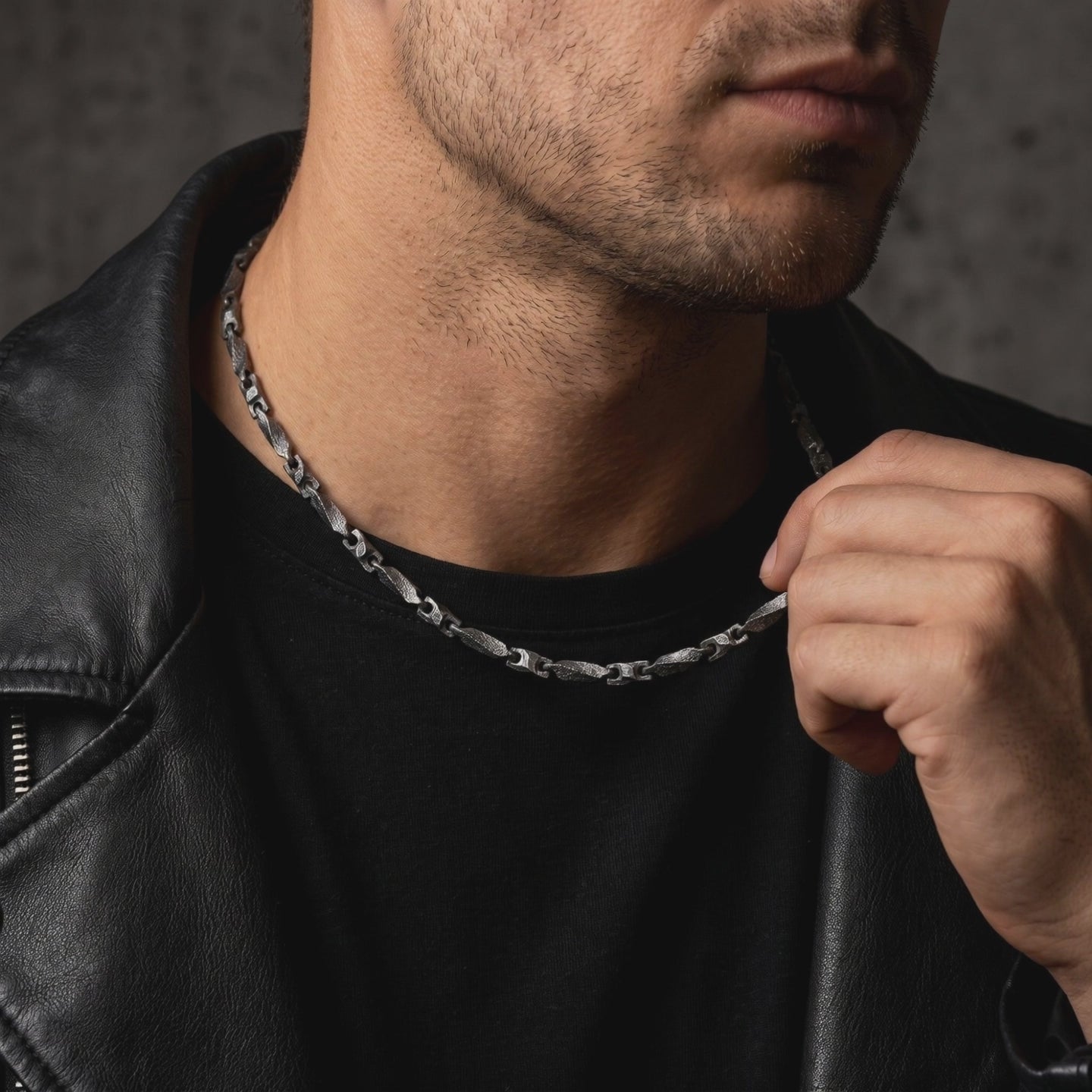 YLQ49926-Necklace lifestyle video