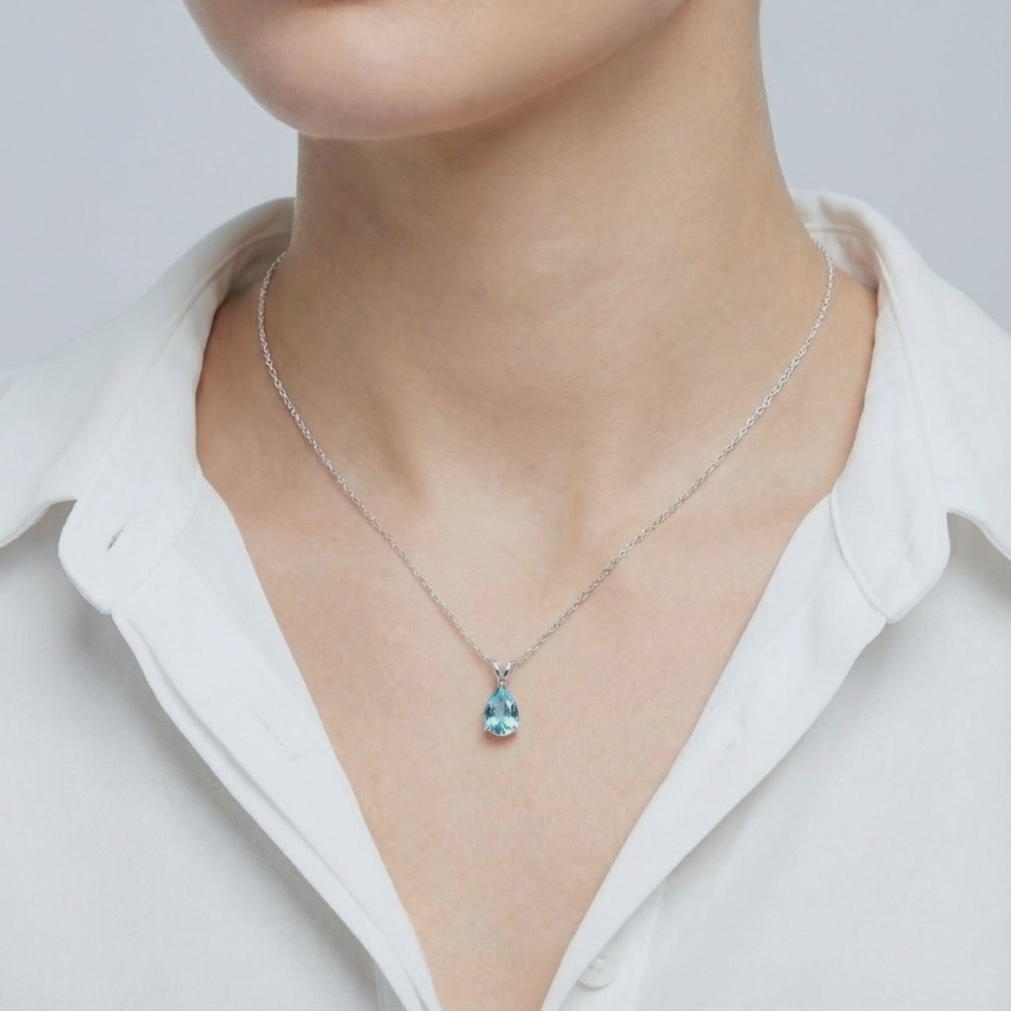 Simulated aquamarine necklace in solid gold.