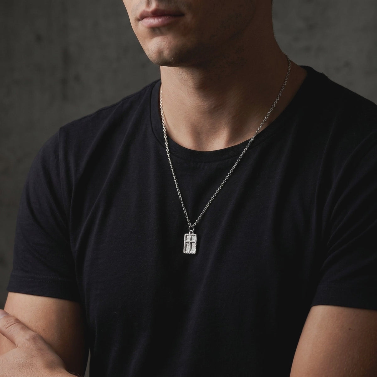 YLQ50132-Necklace lifestyle video
