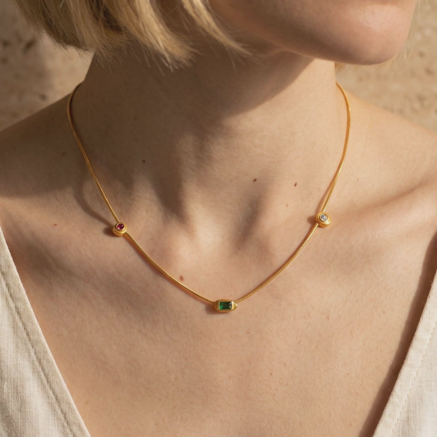 YLQ49167-NECKLACE lifestyle video